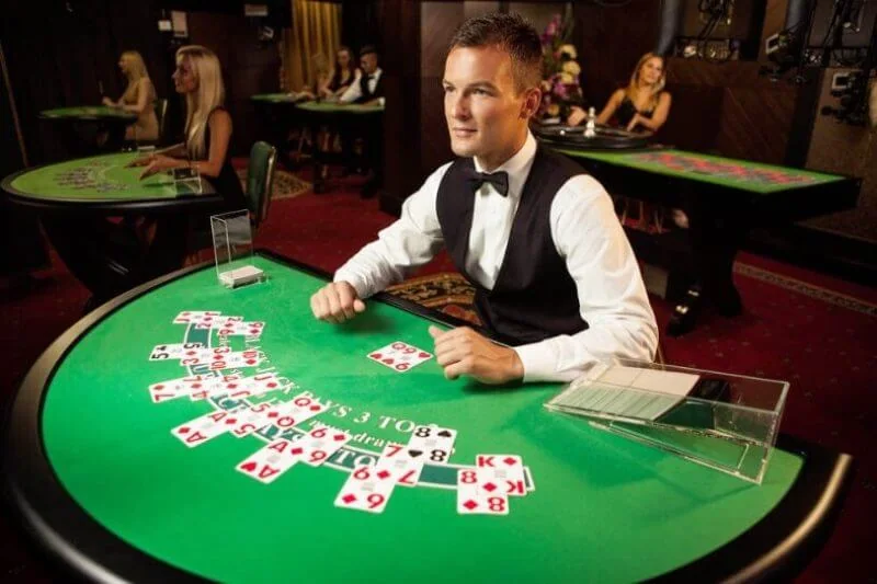 Tampilan ruang kasino live PAUS4D dengan meja dealer